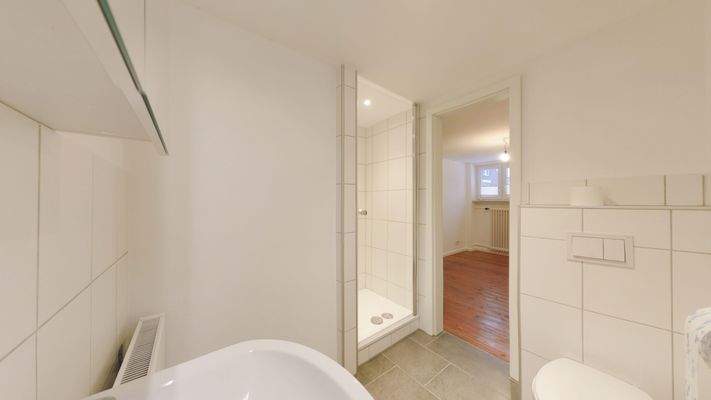 Duschbad Untergeschoss rechts