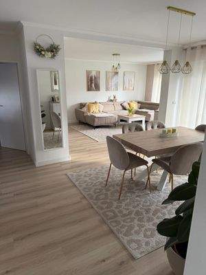 Offener Wohn- und Essbereich