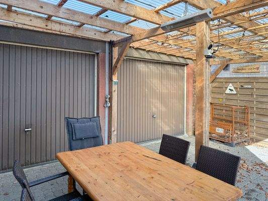 13. Blick zu den Garagen.jpg