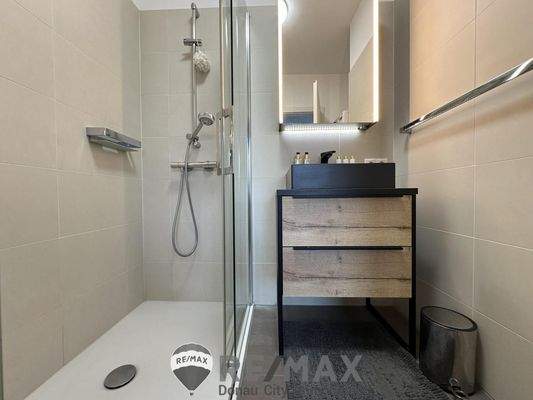 Bad mit ebenerdiger Dusche