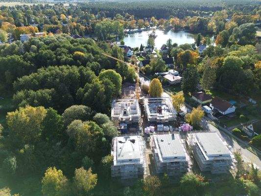 fußläufig gelegener Badesee.JPG