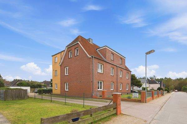 Außenansicht mit Anbau