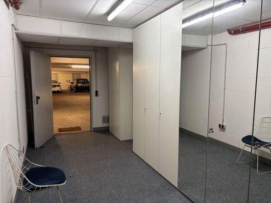 vor dem großen Keller