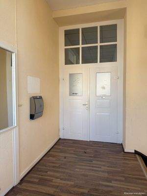 Eingang zur Praxis- bzw. Büroetage