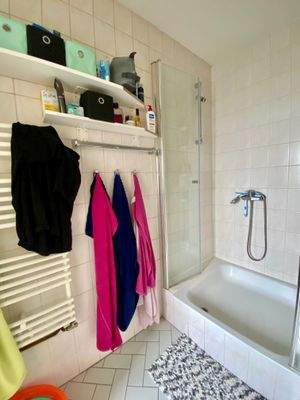 Bad mit Dusche (Hinterhaus OG)