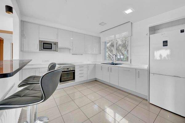 72ab6115-916a-43a5-9964-bd96407b66bf