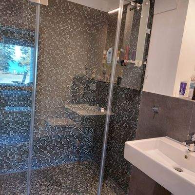 Bad 2.OG mit riesiger bodentiefer Walk-in Dusche