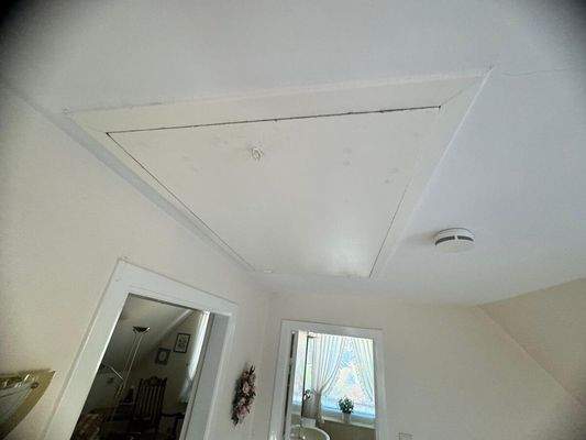 Zugang zum Spitzboden