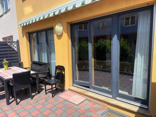 Terrasse und Zugang Wohnen