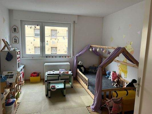 Kinderzimmer bzw. Home-Office-Büro