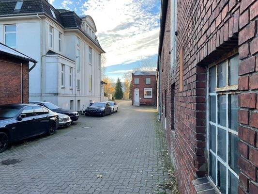 Blick Richtung Ausfahrt zur Straße hin