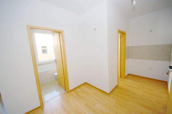 Küche / Wohnungseingang 1 im 1.OG