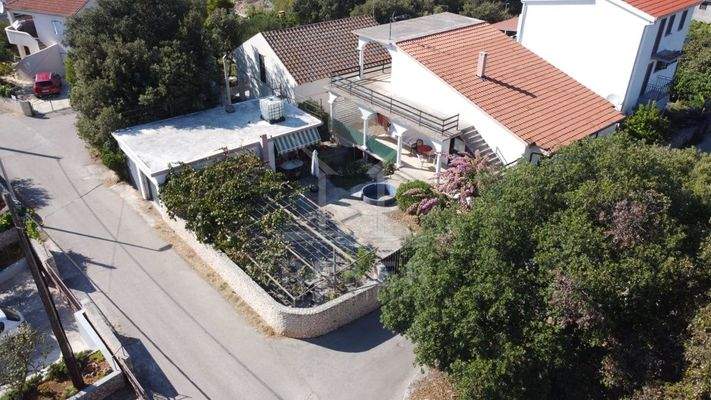 Idyllisches Einfamilienhaus in wunderschöner Bucht nahe Rogoznica