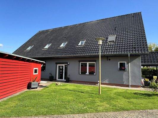 Blick zum Haupteingang