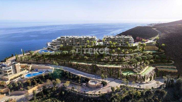 Flats with Large Terraces and Sea Views in Torrox Costa