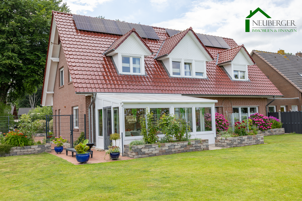 Ansicht hinten mit Wintergarten