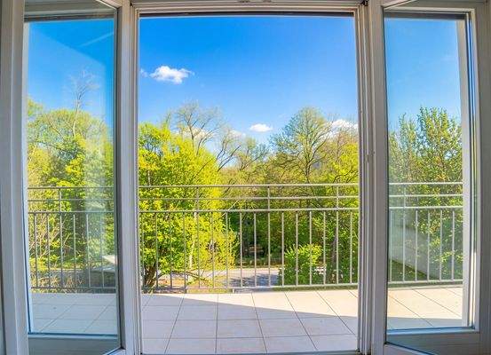 Westbalkon mit Blick ins Grüne