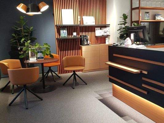 Ladenfläche, Blick von der Eingangstür