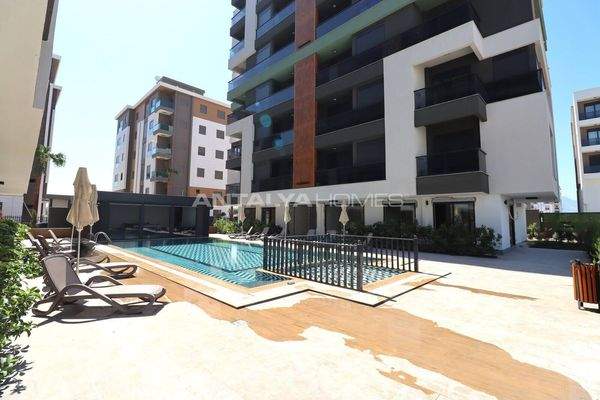 Apartments in a Complex with a Pool Near Hospital in Antalya