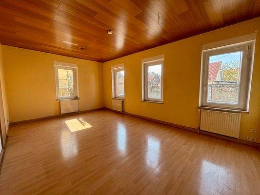 5 - Wohnzimmer Wohnung EG.jpeg