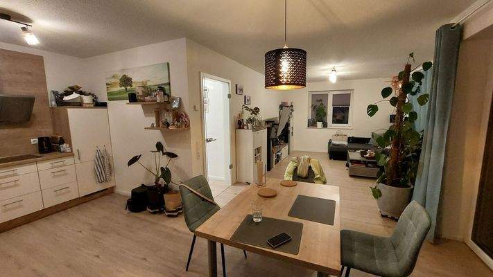 Wohnzimmer mit offener Küche.jpg