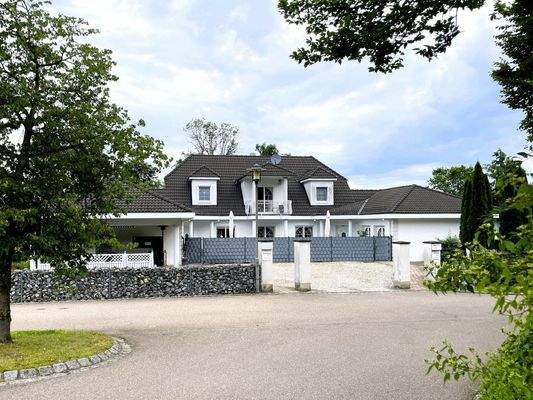 Hochwertiges Zweifamilienhaus