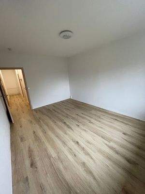 Wohn- und Schlafzimmer Bild 2.JPG