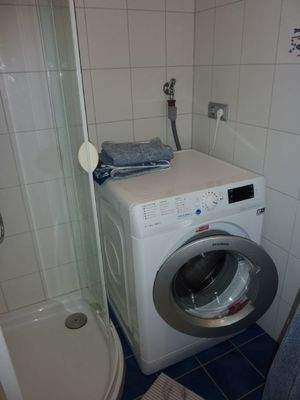 Die Waschmaschine im Bad