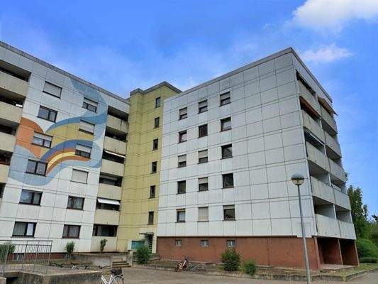 Teilansicht Wohnanlage mit Hauseingang