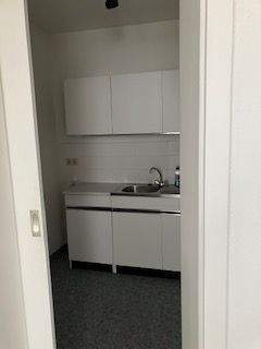 Kleine Küche im vorderen Bereich 1.OG.jpg