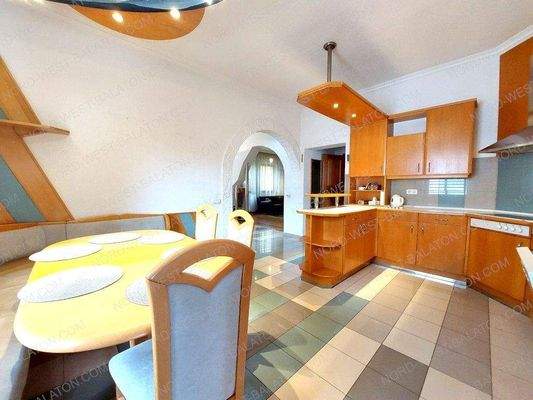 Esszimmer mit offener Küche