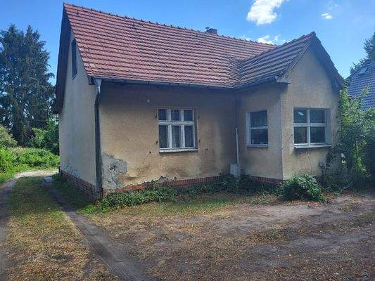 Abrisshaus von vorne