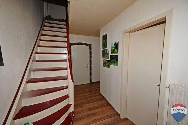  Flur mit Dachbodenzugang (2.OG)