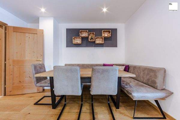 Esstisch angrenzend an die Küche