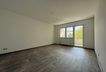 Wohnzimmer mit Zugang zum Balkon