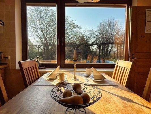 Küche mit großem Fenster