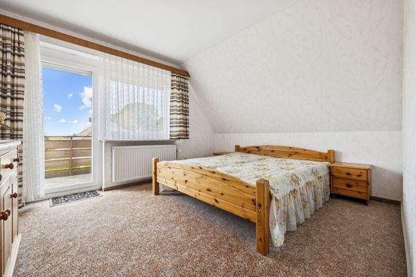 Schlafzimmer I mit Balkon