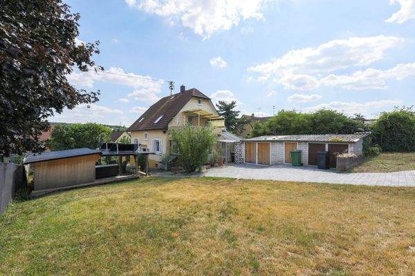 Rückansicht und Garten