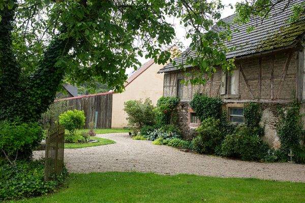 Blick auf Nebengebäude (1)