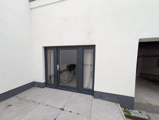 Raum/Büro/Laden/Sauna neben Garage