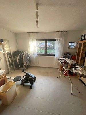 Büro KG mit Blick in den Garten