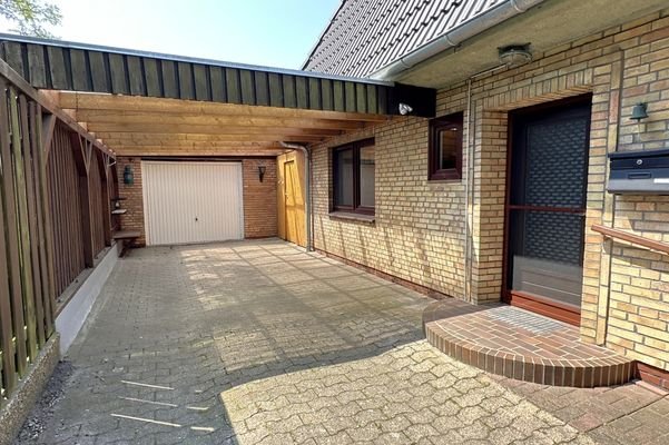 Carport und Garage