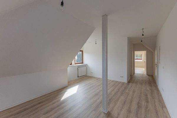 Der Blick aus der Küche zum Schlafzimmer