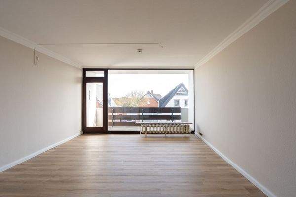 Wohnbereich mit Zugang zum Balkon