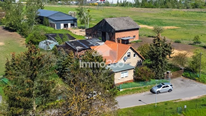 Hof mit Haus und Nebengelassen