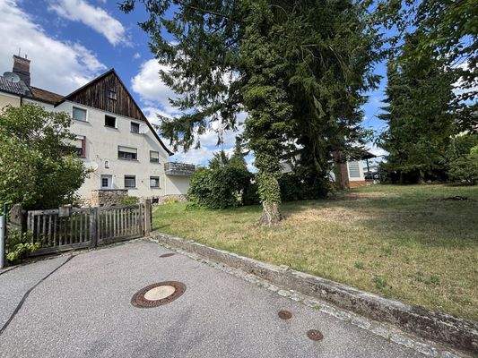 Grundstück, Zufahrt und Bestand