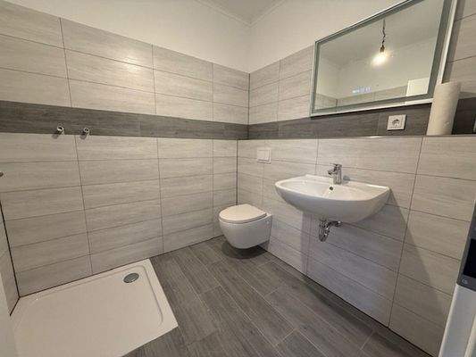 Separates Duschbad vorhanden