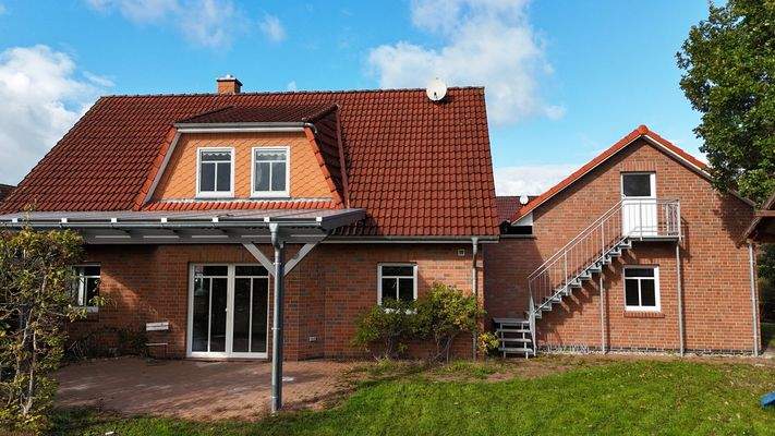 Terrasse und Außentreppe ins DG Anbau