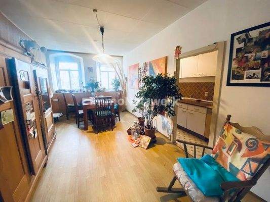 Esszimmer und Küche