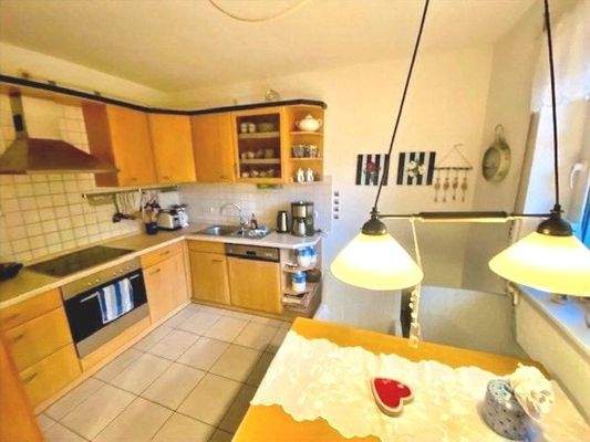 Alltagstauglich und wohnlich präsentiert sich die Küche